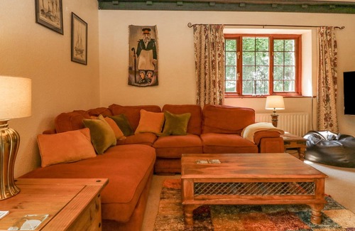 Brayford Cottage | THE LINHAY, pet friendly, with hot tub in Bratton Fleming