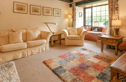 Brayford Cottage | THE LINHAY, pet friendly, with hot tub in Bratton Fleming
