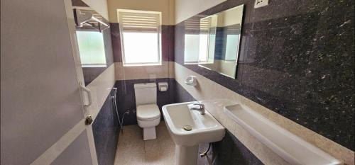 Mount Lavinia Hotel | The Lion Pub & Hotel