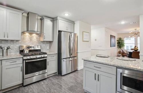 Kearny Apartment | The Lions Den Luxury 3-Bedroom Oasis + Pation