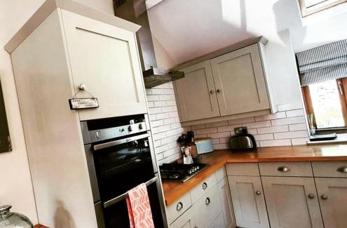 Bath Apartment | The Little Barn @ Bath With LARGE Hot Tub
