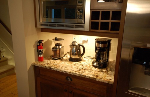 Regional District of Nanaimo House | The Little Beach House- Fully equipped Vacation Rental