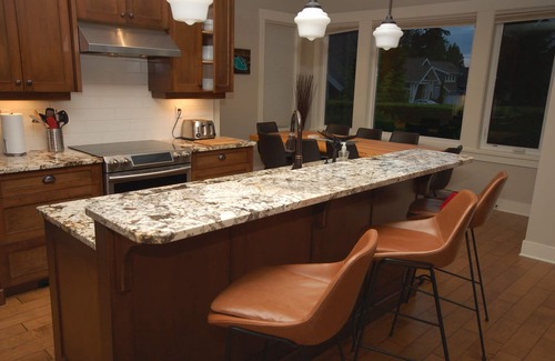 Regional District of Nanaimo House | The Little Beach House- Fully equipped Vacation Rental