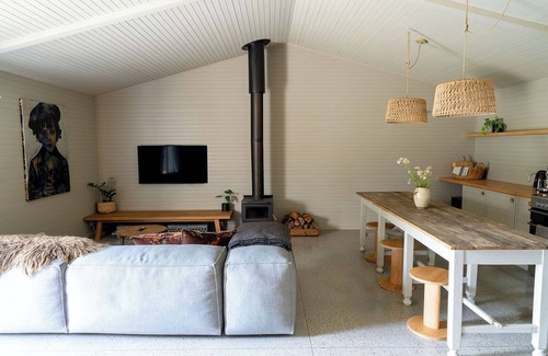 Main Ridge Cottage | The Little Black House a cosy 2 bedroom cottage in Main Ridge