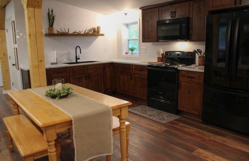 Silver Creek Cabin | The Little Cabin on Old Main Rd.