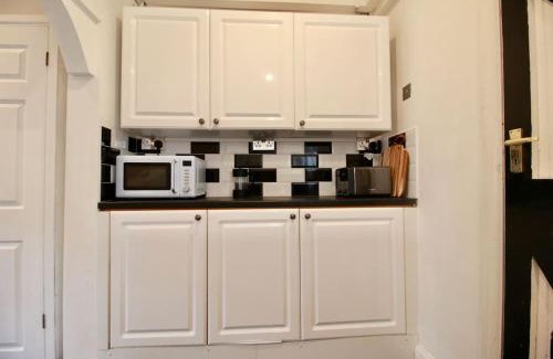Seaford House | The Little Cottage By Air Premier