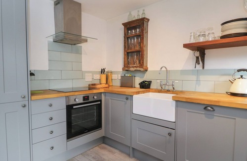 West Pennard Cottage | THE LITTLE COTTAGE ANNEXE, pet friendly, with a garden in Glastonbury