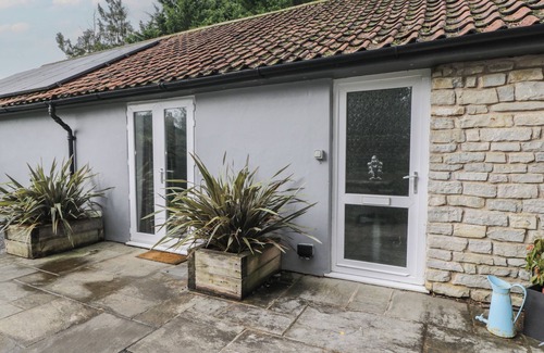 West Pennard Cottage | THE LITTLE COTTAGE ANNEXE, pet friendly, with a garden in Glastonbury