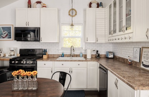 South Haven Cottage | The Little Haven: Charming 2 bedroom beach cottage in South Haven!