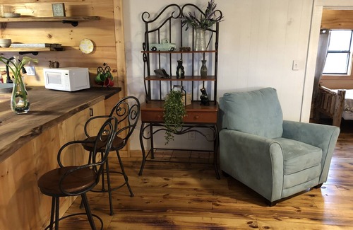 Mountain View Cabin | The Little House on the Hill.Mins from Mtn View's center. Wifi recently added