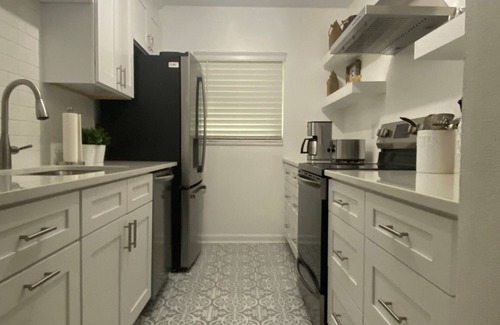DeLand House | The little Lake House - Beautiful Lake Front Cottage - Close to Everything