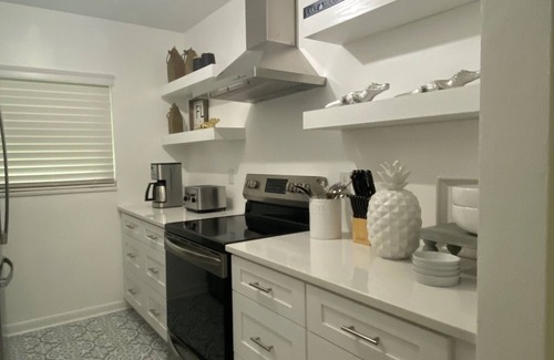 DeLand House | The little Lake House - Beautiful Lake Front Cottage - Close to Everything