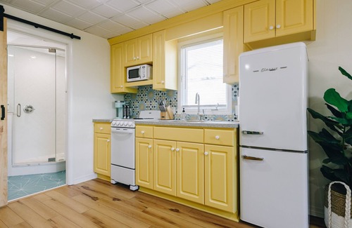 Rock Hill House | The Little Lemon Studio | King Bed | Office Space | Walk to Winthrop