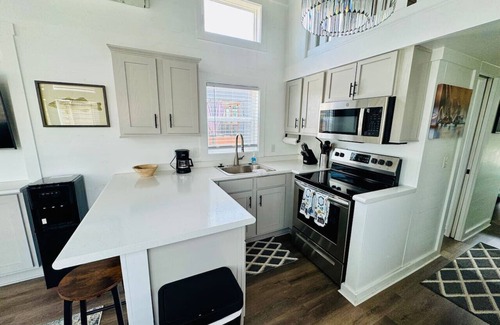 Austin House | The Little Lonestar | Pool & Hot Tub
