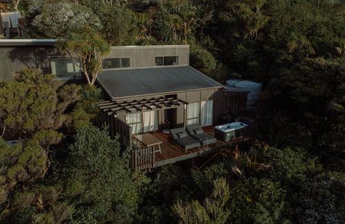 Piha House | The Little Louise's Luxury Romantic Retreat with Iconic Piha Views