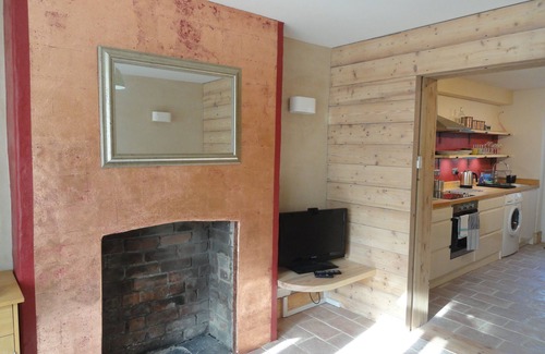 Bedminster Apartment | The Little Luckwell Apartment