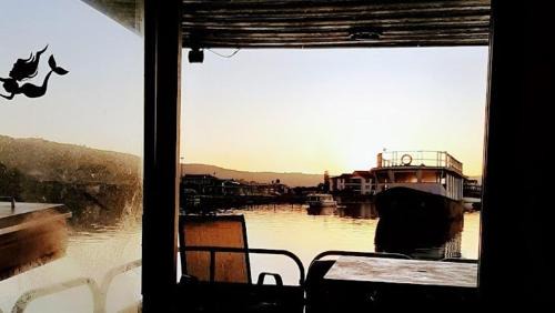 Knysna Boat Rental | The Little Mermaid Knysna houseboat