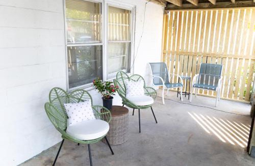 Wrightsville Beach Apartment | The Little Palm Room - Wrightsville Beach