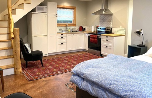 Cully Cottage | The Little Red Barn in the Big City!