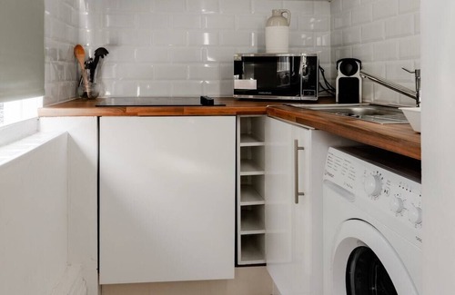 North Kensington Apartment | The Little Venice Hideaway Studio on the Canal !