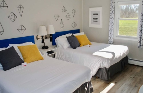 Mount Horeb House | THE LITTLE VILLAGE , 2 Full Beds 101