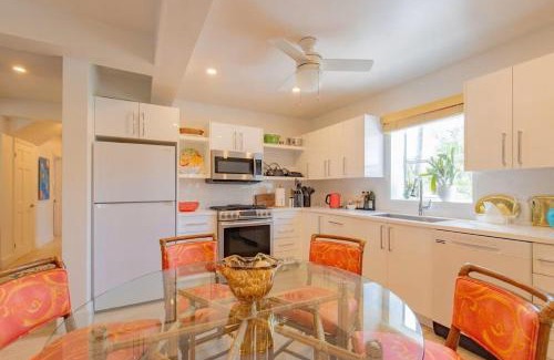 Governor's Harbour House | The Little White House home
