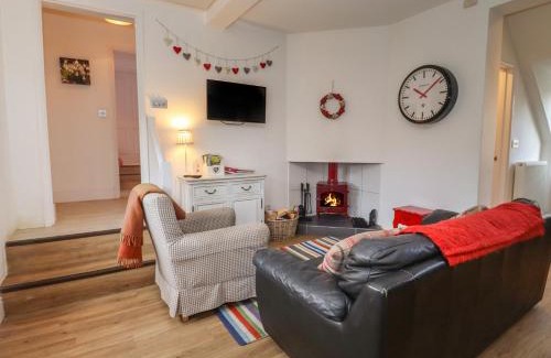 Milton-under-Wychwood House | The Little White Cottage