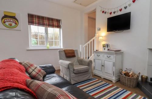Milton-under-Wychwood House | The Little White Cottage