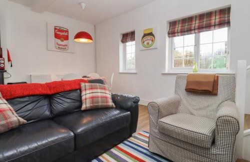 Milton-under-Wychwood House | The Little White Cottage