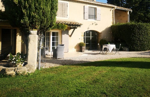Violes Other | The lizard house -Mass of character in Provence, swimming pool, surrounded by vineyards