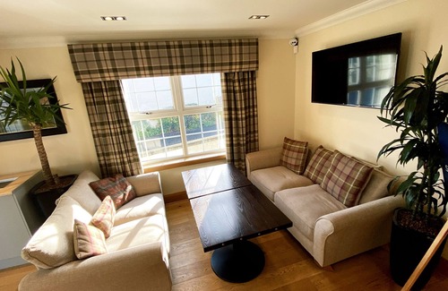 Troon Hotel | The Loans Inn