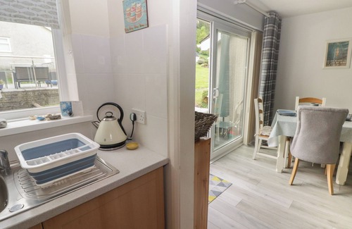 Crynant Cottage | THE LOBSTER POT, pet friendly, luxury holiday cottage in Oxwich