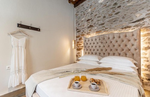 Naxos Apartment | The Locals