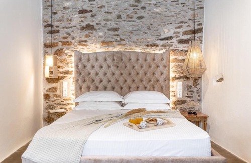 Naxos Apartment | The Locals
