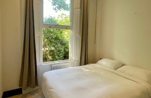 West Kensington Apartment | The Location! Holland Park