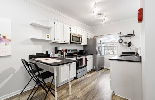 Lockerbie Square House | The Lockerbie Townhouse is conveintly located to all things downtown Indy