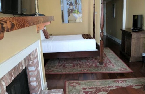 French Quarter Resort | The Lodge Alley Inn in the heart of Charleston!