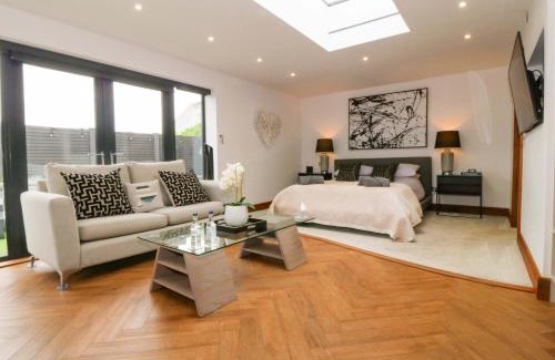 Llangefni House | The Lodge at Dafarn Newydd