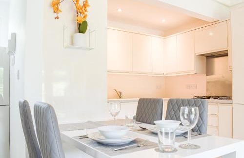 Leominster House | The Lodge At Forbury Cottage