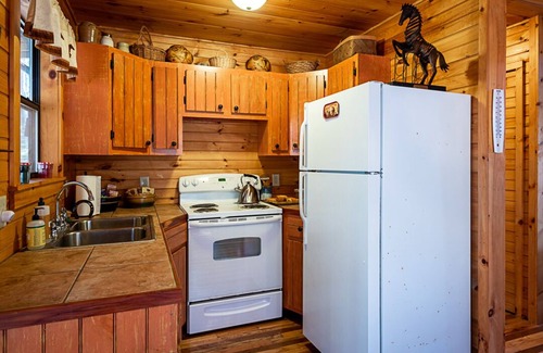 White Bluff Cabin | The Lodge at Oak Haven Farms - Outside of Nashville