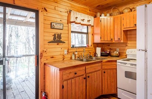 White Bluff Cabin | The Lodge at Oak Haven Farms - Outside of Nashville
