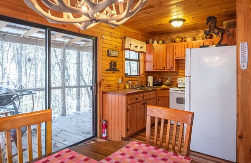 White Bluff Cabin | The Lodge at Oak Haven Farms - Outside of Nashville