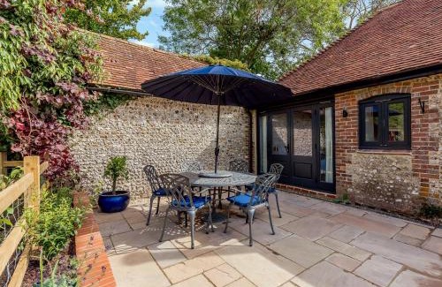 Tangmere House | The Lodge At Oldbury Barns