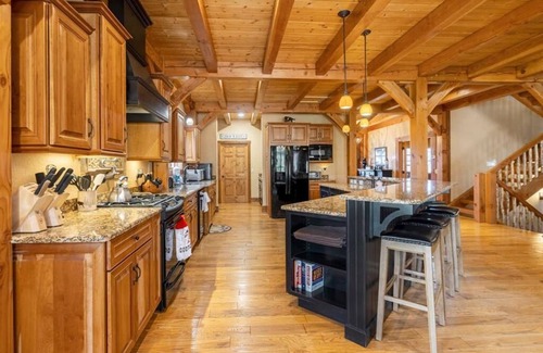 Foscoe House | The Lodge at Twin Rivers- Two Outdoor Fire-Pits, Large open area for 16 guests, Hot Tub, Pet Fr.
