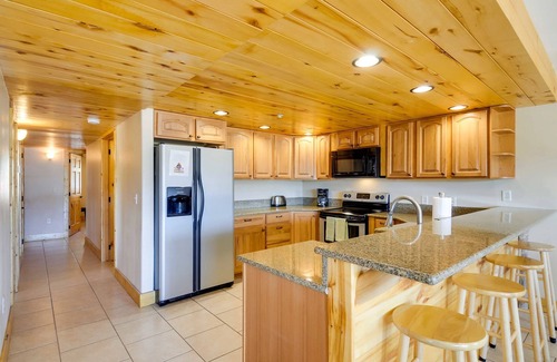 Meadow View Heights Apartment | The Lodge at Duck Creek: FISHERMAN'S LANDING SUITE