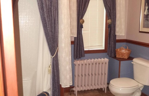 Wainfleet House | The Lodge @Bracewood Cottages