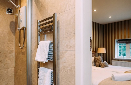 Clitheroe Cottage | THE LODGE, family friendly in Waddington