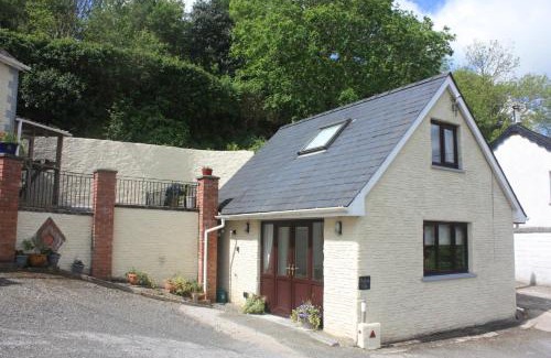 Newcastle Emlyn Apartment | The Lodge