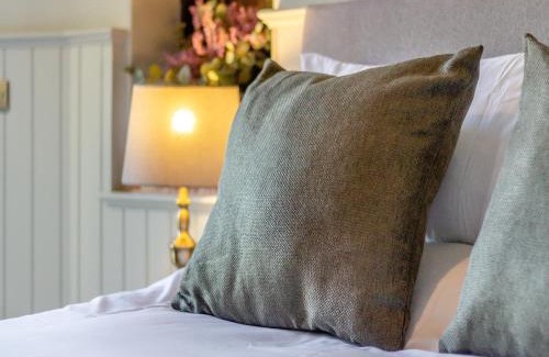 Monmouth House | The Lodge