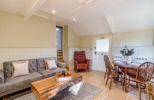 Monmouth House | The Lodge
